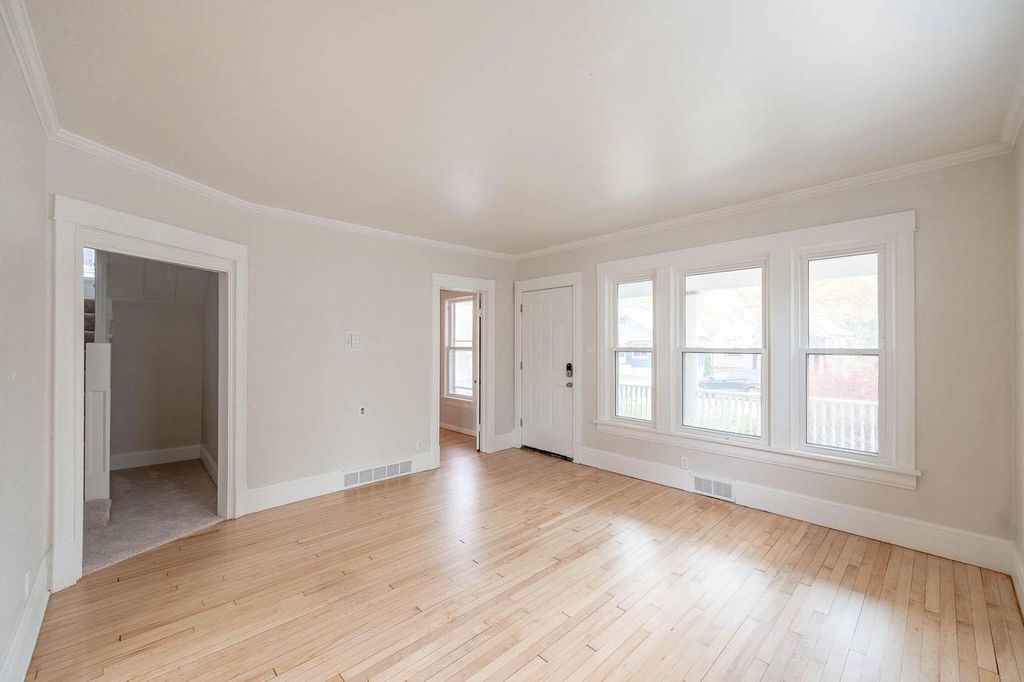 Photo of 540 Hayes AVENUE, Racine, WI 53405 (MLS # 1942366)