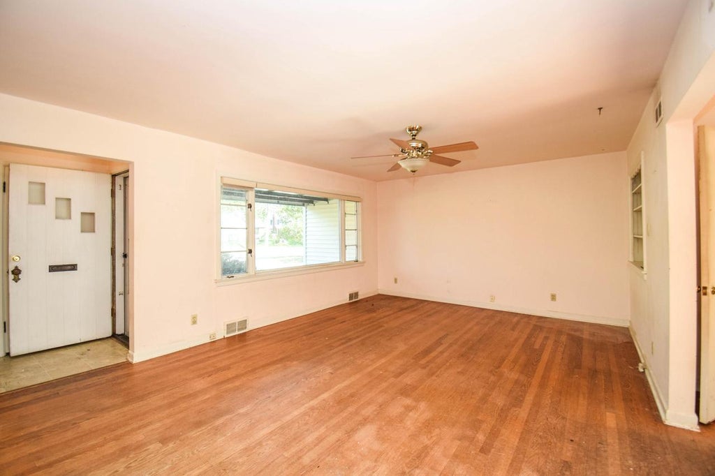 Photo of 9315 Jackson Park BOULEVARD, Wauwatosa, WI 53226 (MLS # 1986630)