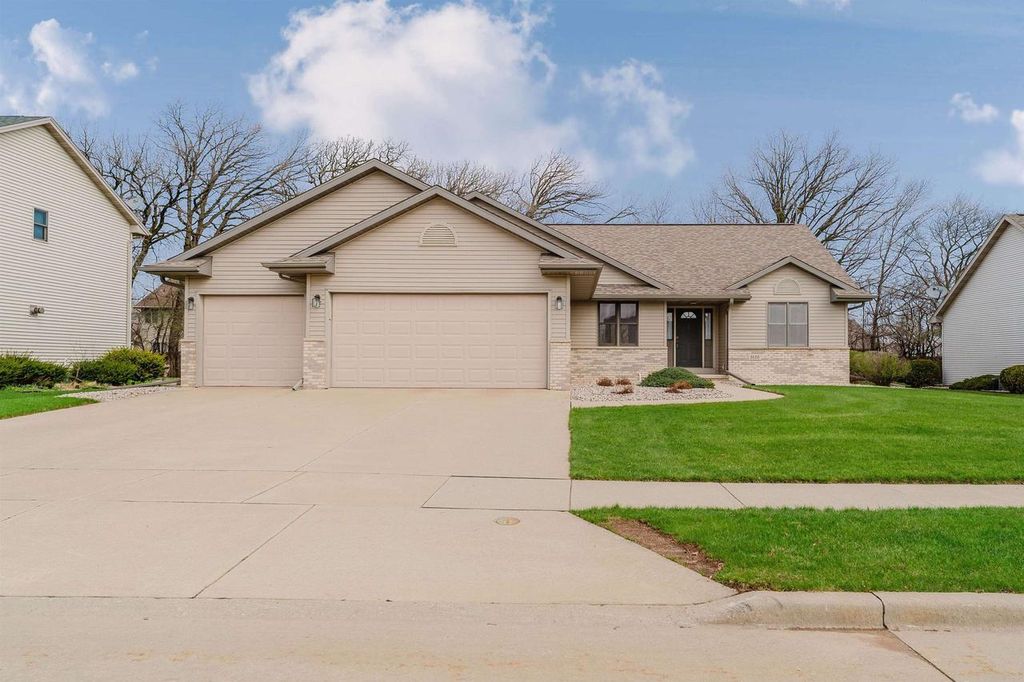 Photo of 3120 Mockingbird WAY, Oshkosh, WI 54904 (MLS # 50323718)