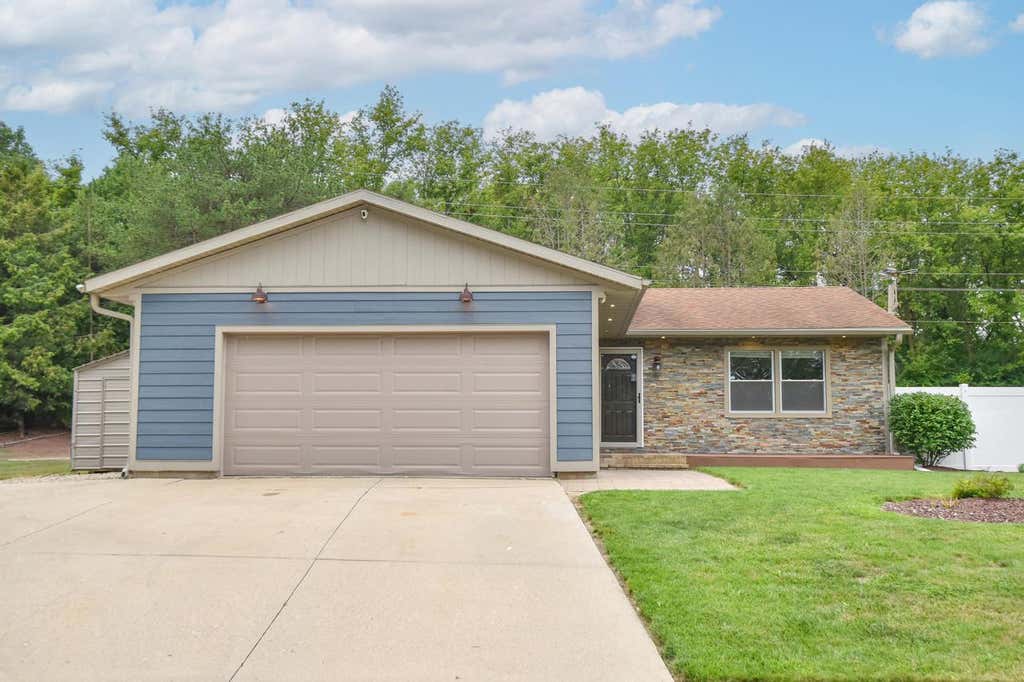 Photo of 400 Indiana COURT, West Bend, WI 53095 (MLS # 1975015)