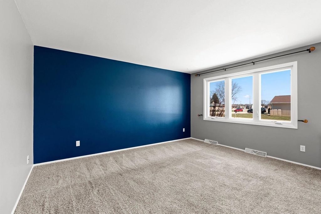 Photo of 1146 Redwood LANE, Menasha, WI 54952 (MLS # 50323276)