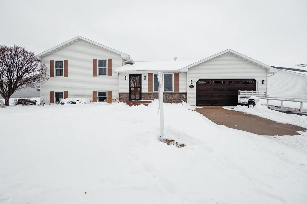 Photo of 195 Yacoub LANE, Fond Du Lac, WI 54935 (MLS # 50322456)