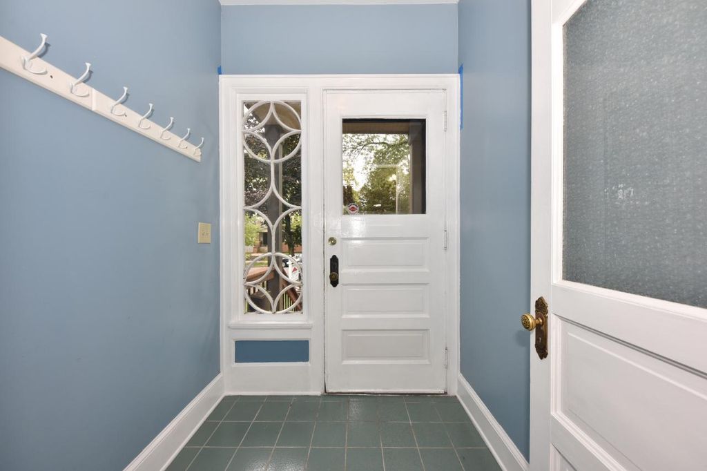 Photo of 2825 N Maryland AVENUE, Milwaukee, WI 53211 (MLS # 1938148)