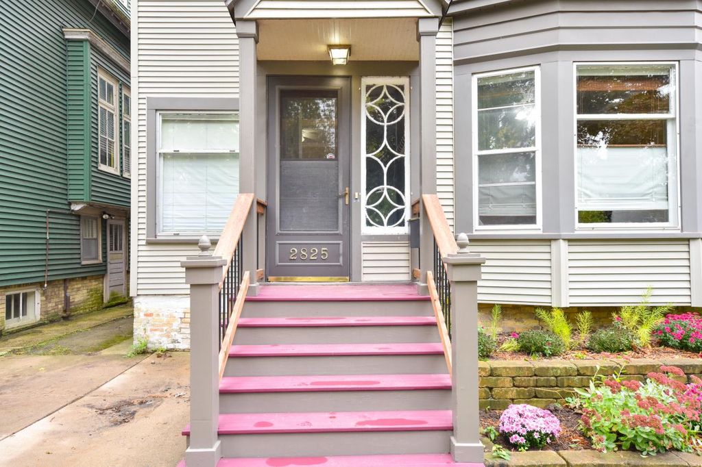 Photo of 2825 N Maryland AVENUE, Milwaukee, WI 53211 (MLS # 1938148)