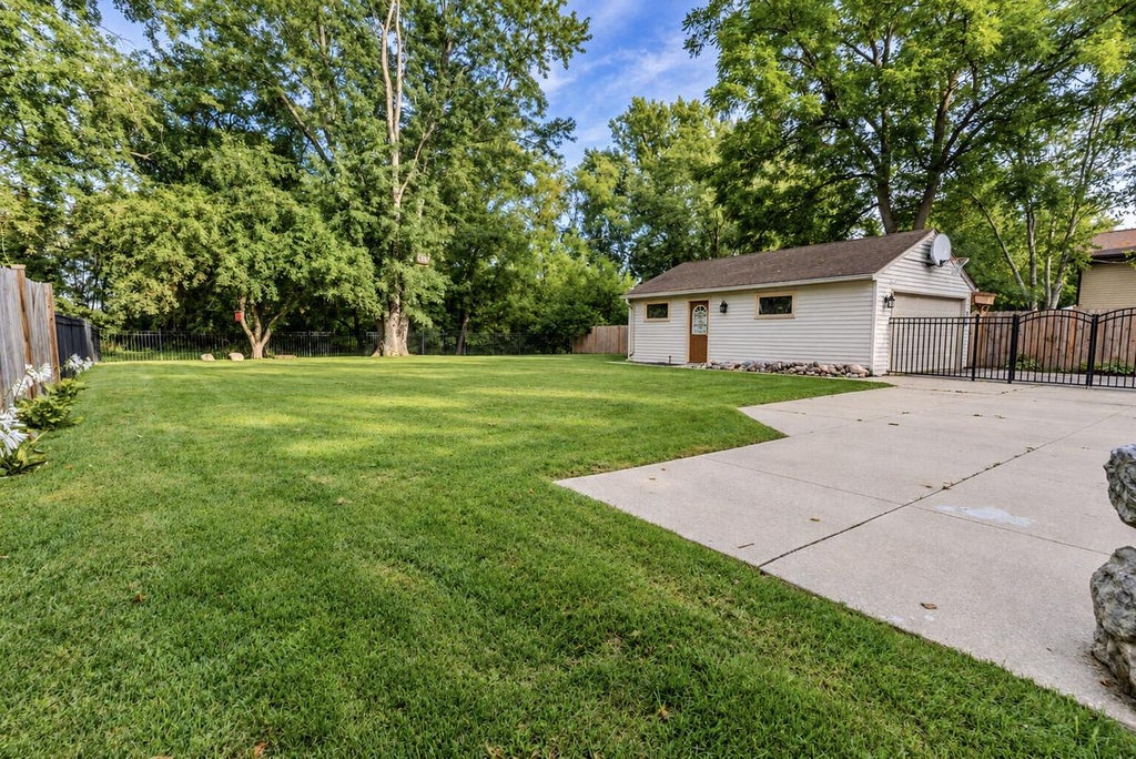Photo of 10166 S Nicholson ROAD, Oak Creek, WI 53154 (MLS # 1982750)