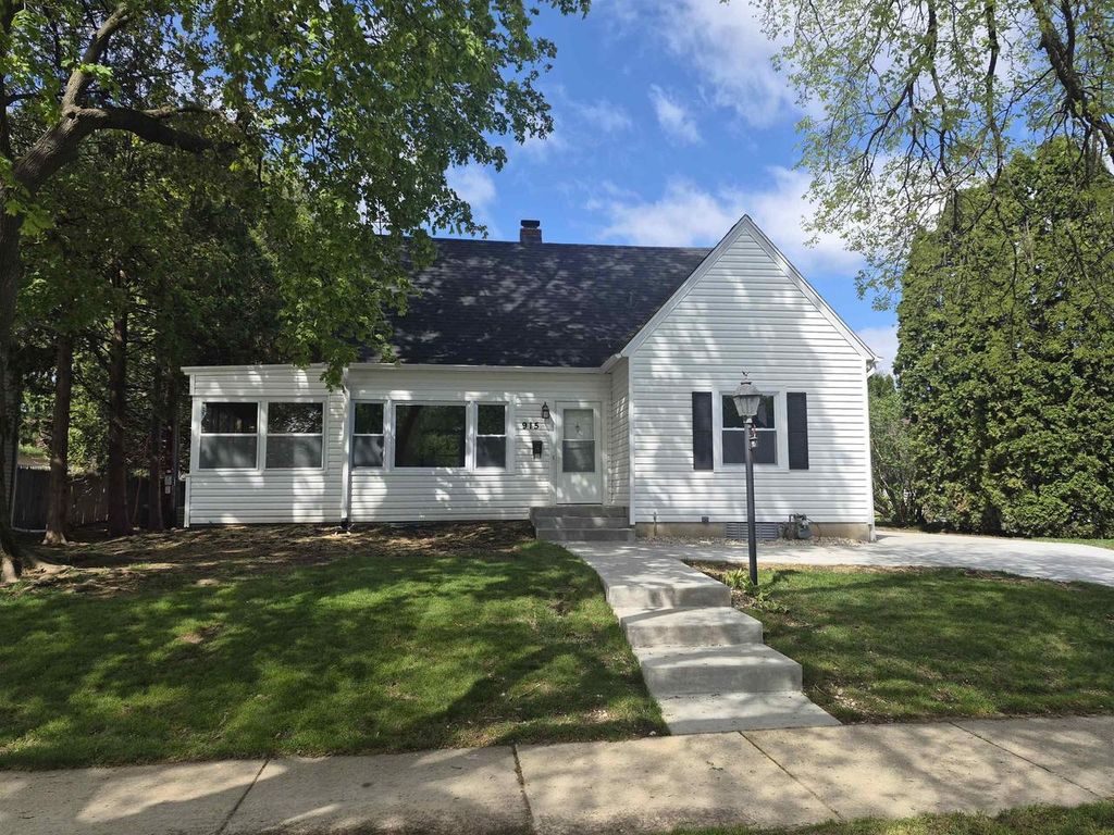 Photo of 915 N Fremont STREET, Janesville, WI 53545 (MLS # 2021870)