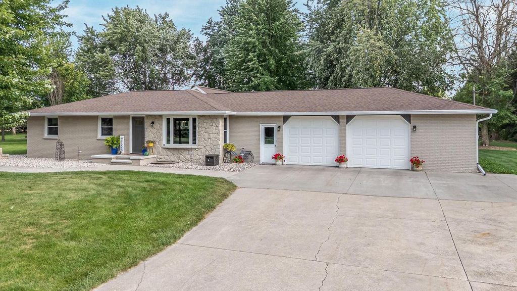Photo of W2221 County Rd Uu, Appleton, WI 54913 (MLS # 50329535)