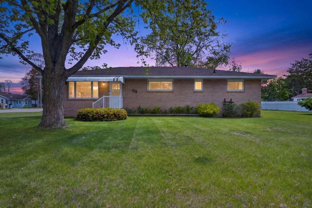 Photo of 200 S Wood AVENUE, Peshtigo, WI 54157 (MLS # 50326150)