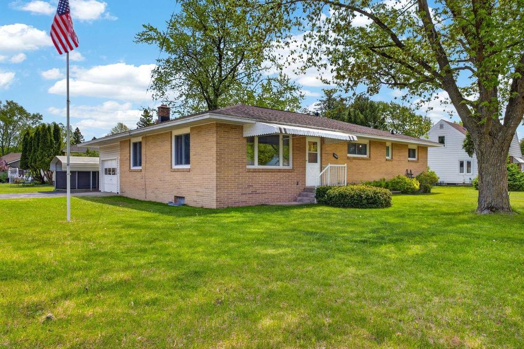Photo of 200 S Wood AVENUE, Peshtigo, WI 54157 (MLS # 50326150)