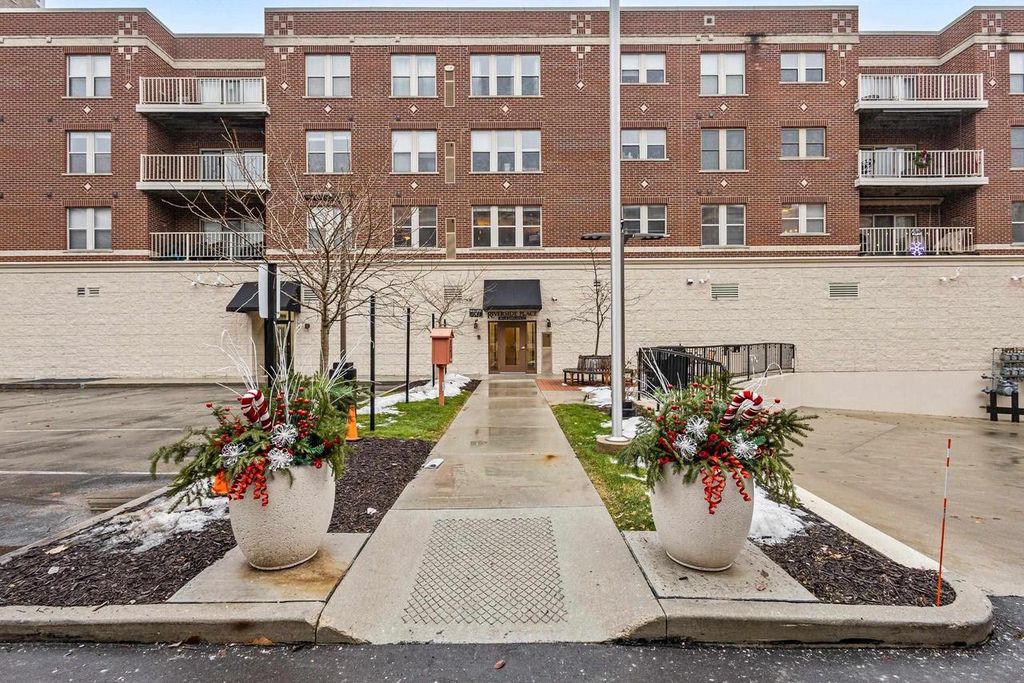 Photo of 118 S Washington STREET, Green Bay, WI 54301 (MLS # 50320726)