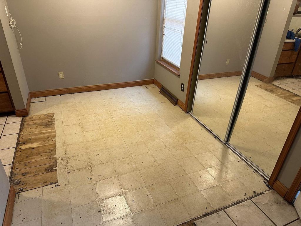 Photo of 721 W 9th AVENUE, Oshkosh, WI 54902 (MLS # 50318171)