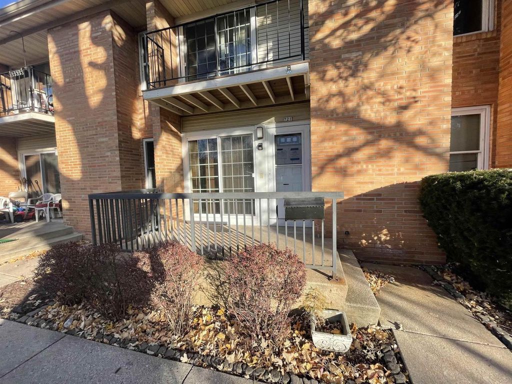 Photo of 721 W 9th AVENUE, Oshkosh, WI 54902 (MLS # 50318171)