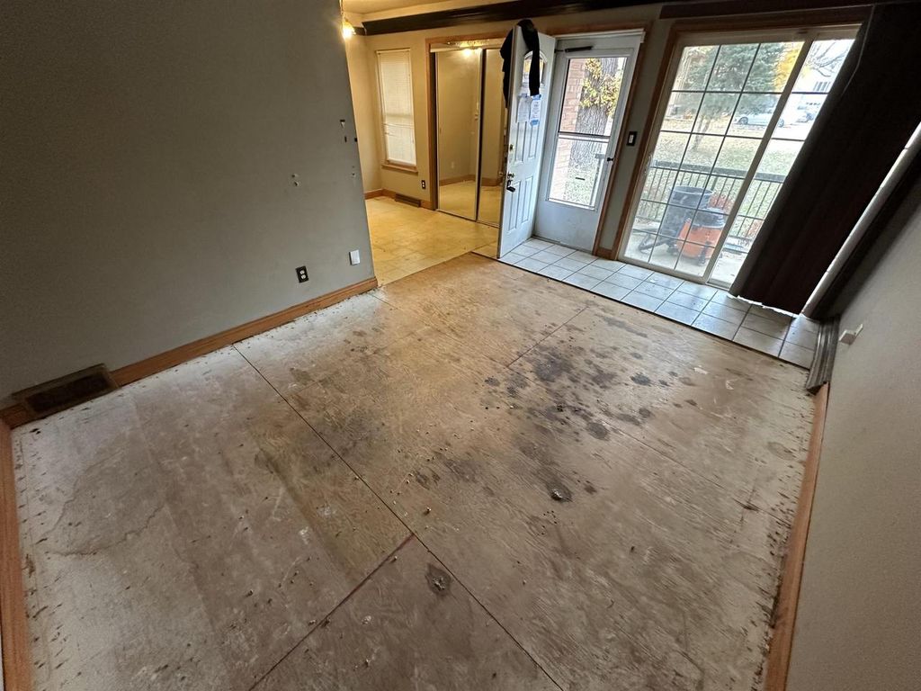 Photo of 721 W 9th AVENUE, Oshkosh, WI 54902 (MLS # 50318171)