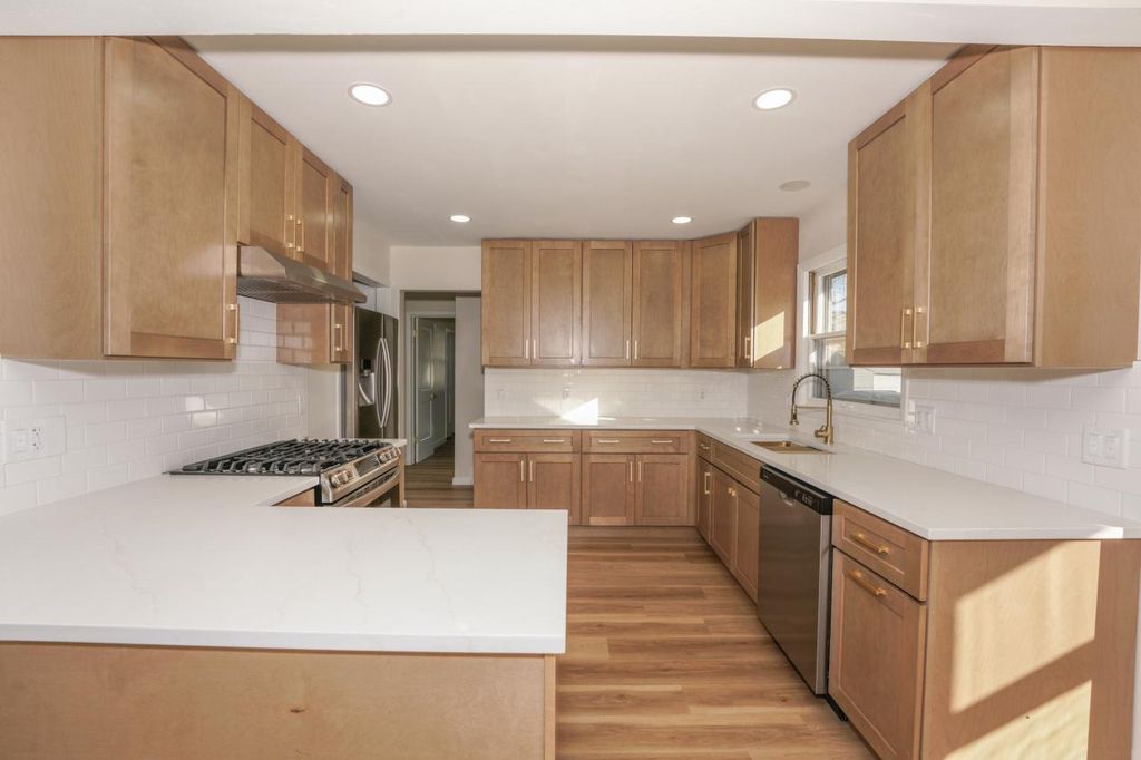 Photo of 6818 W Morgan AVENUE, Milwaukee, WI 53220 (MLS # 1939368)