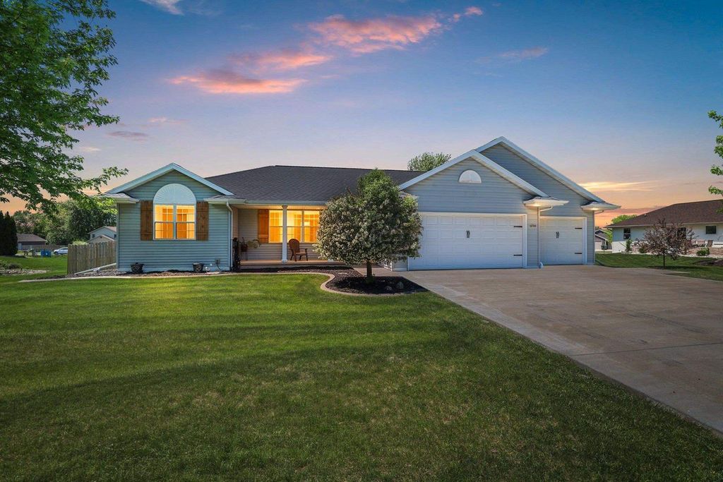 Photo of 6746 Breckenridge Falls BOULEVARD, Greenleaf, WI 54126 (MLS # 50326304)