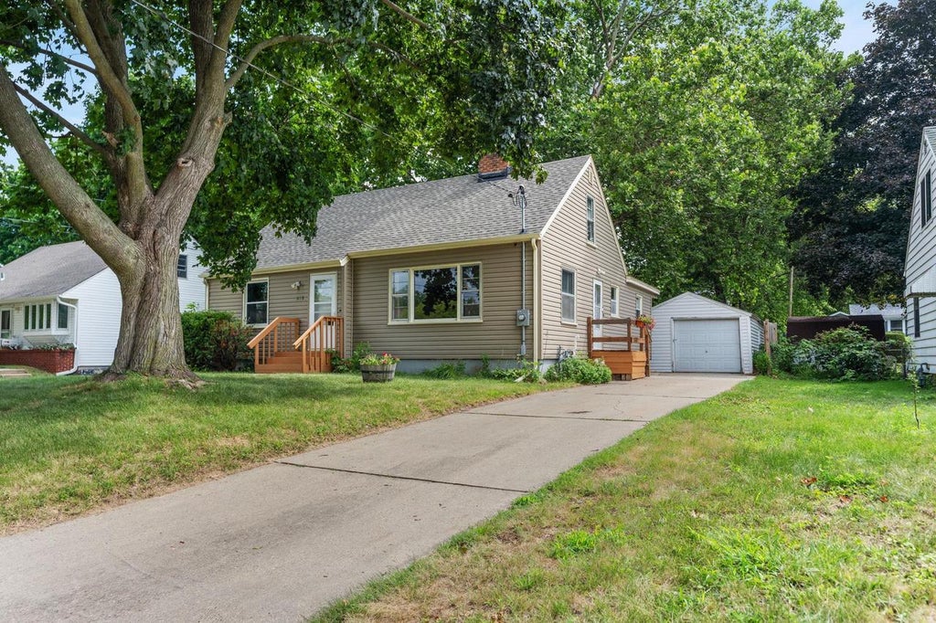 Photo of 813 Powers AVENUE, Madison, WI 53714 (MLS # 2029732)