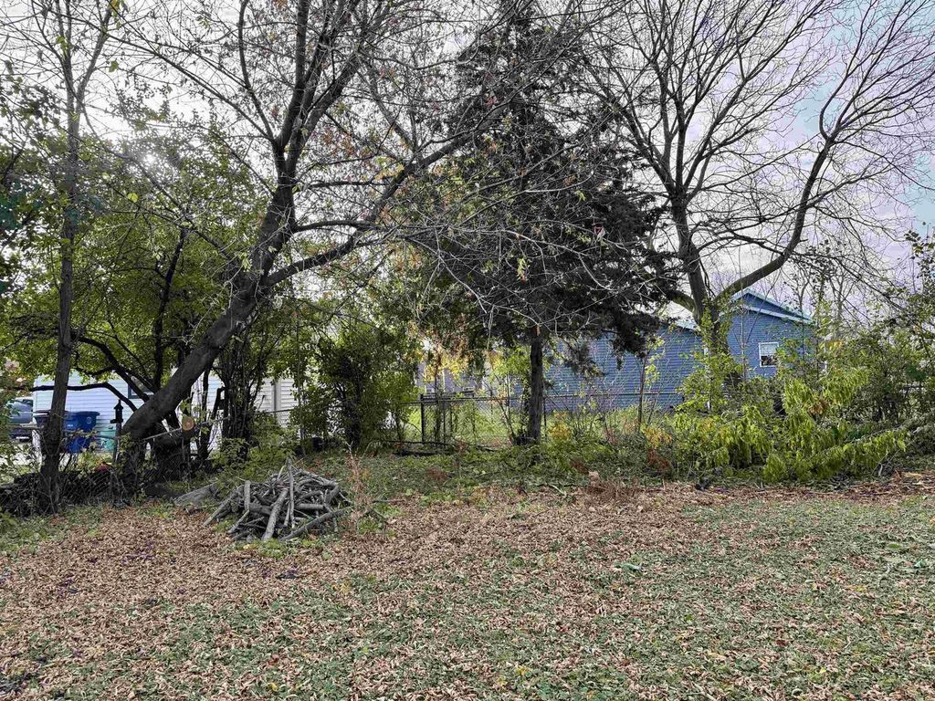 Photo of 17 W Linwood AVENUE, Oshkosh, WI 54901 (MLS # 50318048)