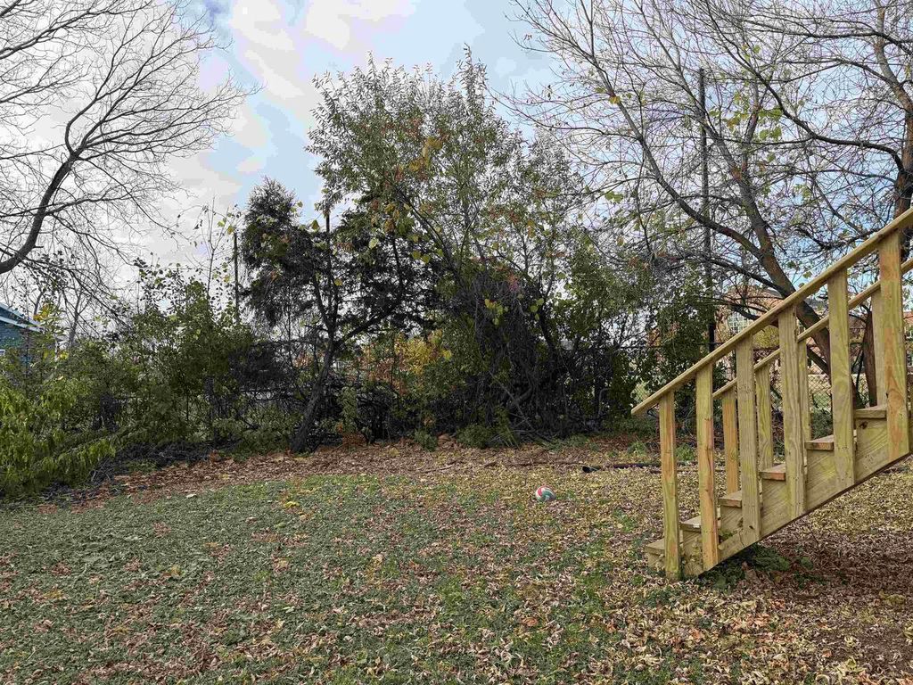 Photo of 17 W Linwood AVENUE, Oshkosh, WI 54901 (MLS # 50318048)