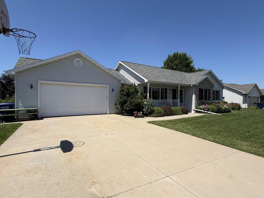 Photo of 420 Longwood LANE, Wrightstown, WI 54180 (MLS # 50329121)