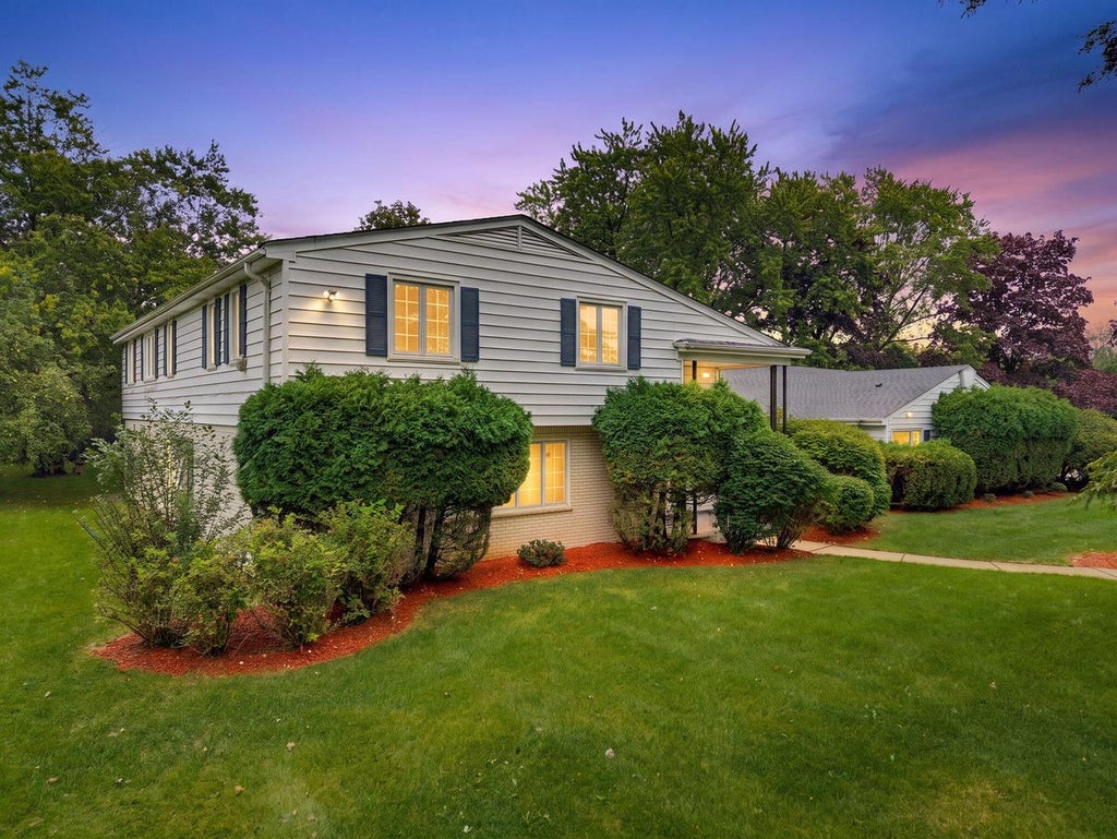Photo of 7320 N Pheasant LANE, River Hills, WI 53217 (MLS # 1983242)