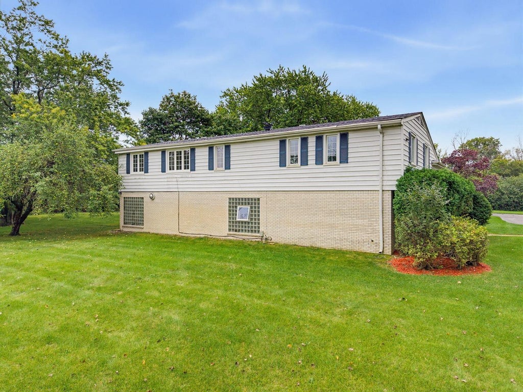 Photo of 7320 N Pheasant LANE, River Hills, WI 53217 (MLS # 1983242)