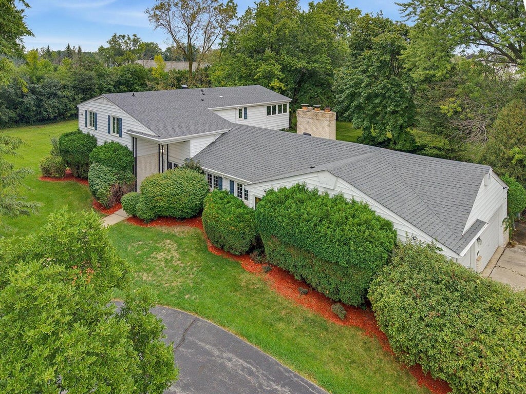Photo of 7320 N Pheasant LANE, River Hills, WI 53217 (MLS # 1983242)