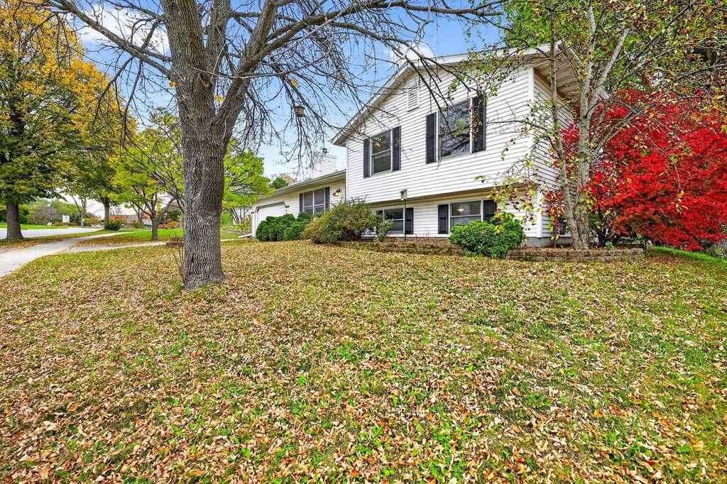Photo of 2809 Foxwood TRAIL, Madison, WI 53713 (MLS # 2035381)