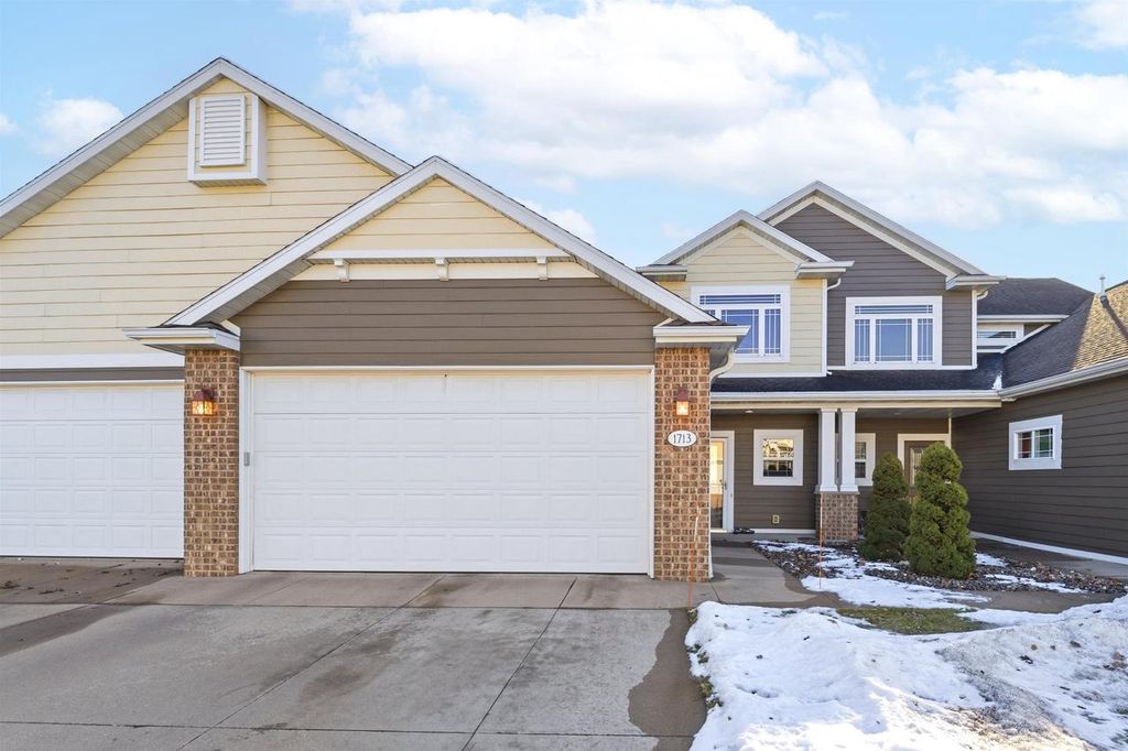 Photo of 1713 Oak Hollow LANE, Neenah, WI 54956 (MLS # 50321693)