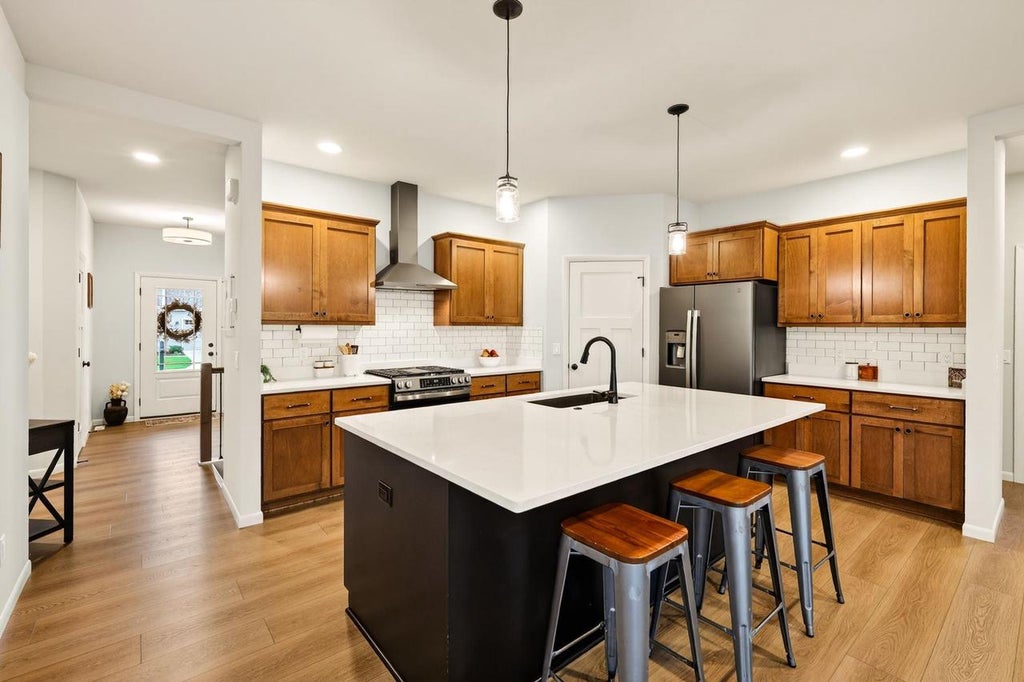 Photo of 525 Fox Den DRIVE, Waunakee, WI 53597 (MLS # 2032674)