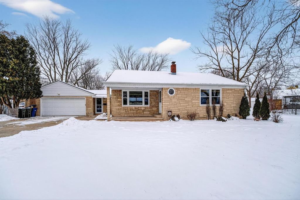 Photo of 1120 S 6th STREET, De Pere, WI 54115 (MLS # 50318974)