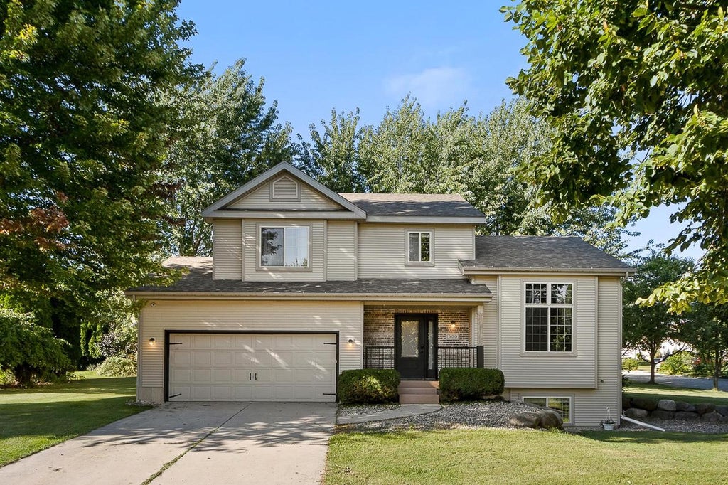 Photo of 800 Sunnybrook DRIVE, Deforest, WI 53532 (MLS # 2032446)