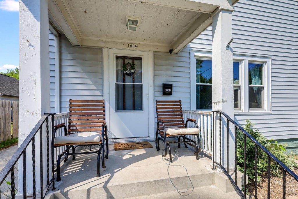 Photo of 1606 Madison STREET, Manitowoc, WI 54220 (MLS # 1976245)