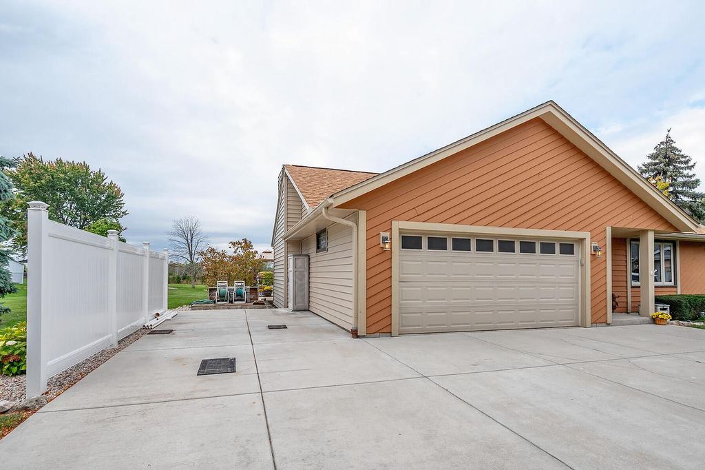 Photo of 2051 E Poplar AVENUE, Oak Creek, WI 53154 (MLS # 1937192)