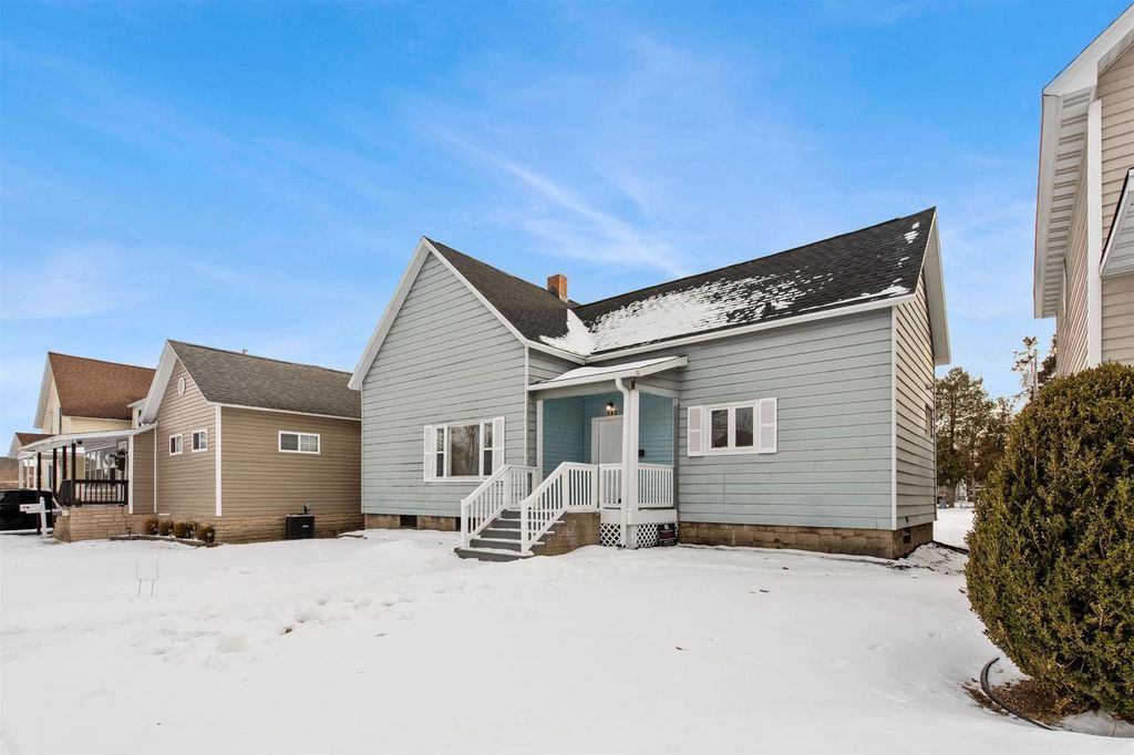 Photo of 721 Terrace AVENUE, Marinette, WI 54143 (MLS # 50321662)