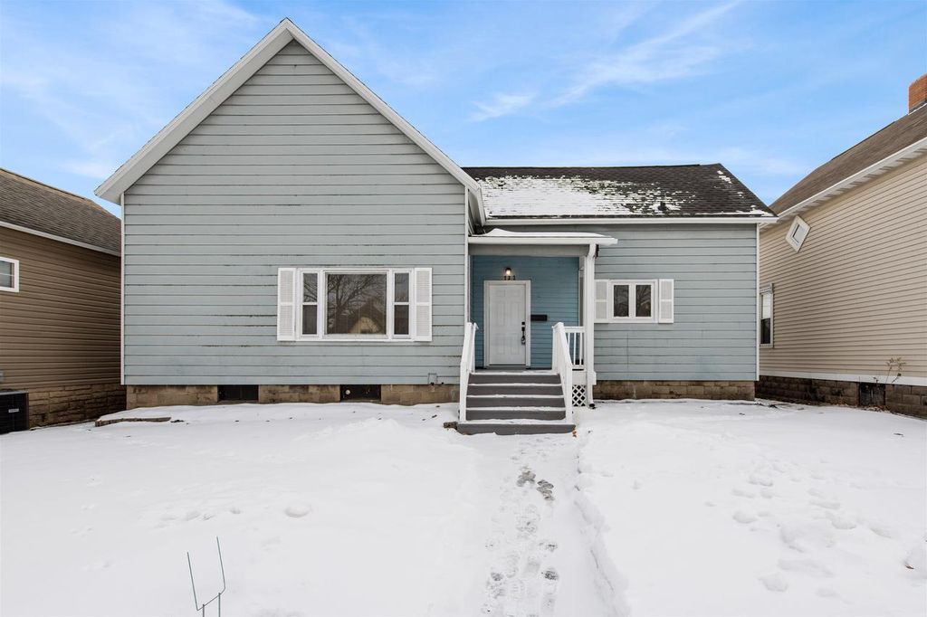 Photo of 721 Terrace AVENUE, Marinette, WI 54143 (MLS # 50321662)