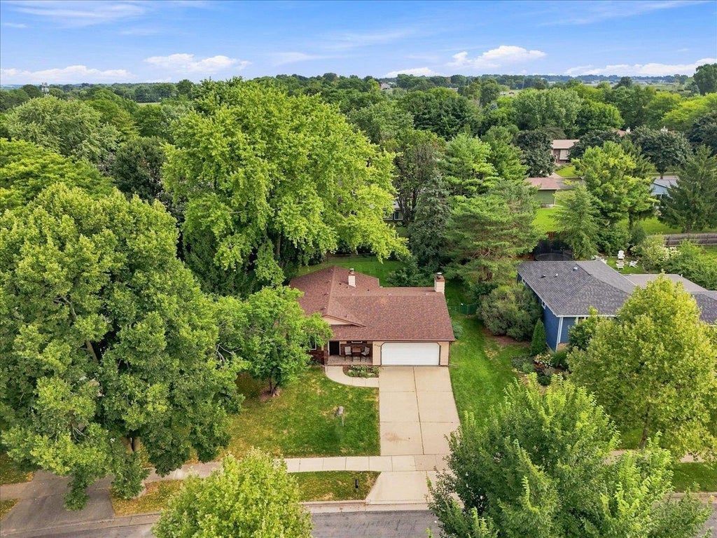 Photo of 5106 Trafalger PLACE, Madison, WI 53714 (MLS # 2028235)