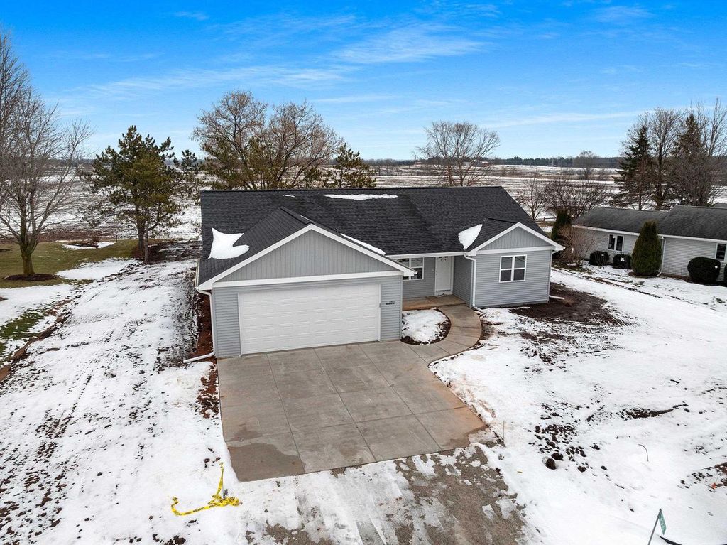Photo of 1927 Southland LANE, New London, WI 54961 (MLS # 50320993)