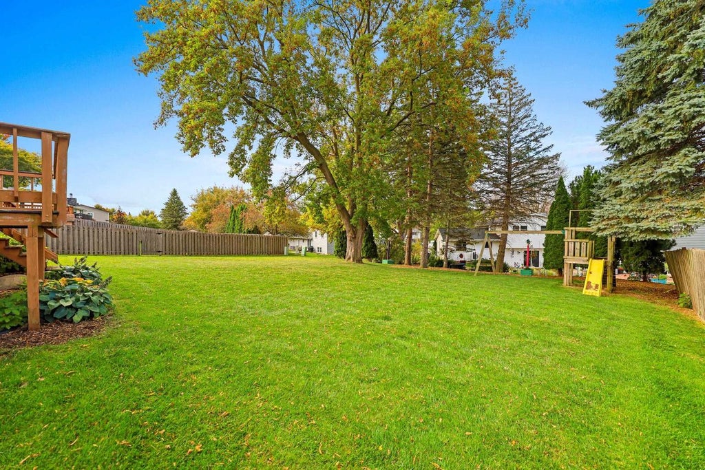 Photo of 932 Hilly Haven COURT, Green Bay, WI 54311 (MLS # 50334392)