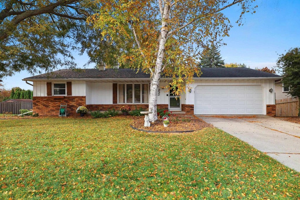 Photo of 932 Hilly Haven COURT, Green Bay, WI 54311 (MLS # 50334392)