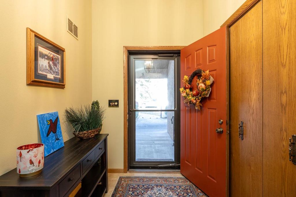 Photo of 8 Fiesta COURT #E, Appleton, WI 54911 (MLS # 50319782)