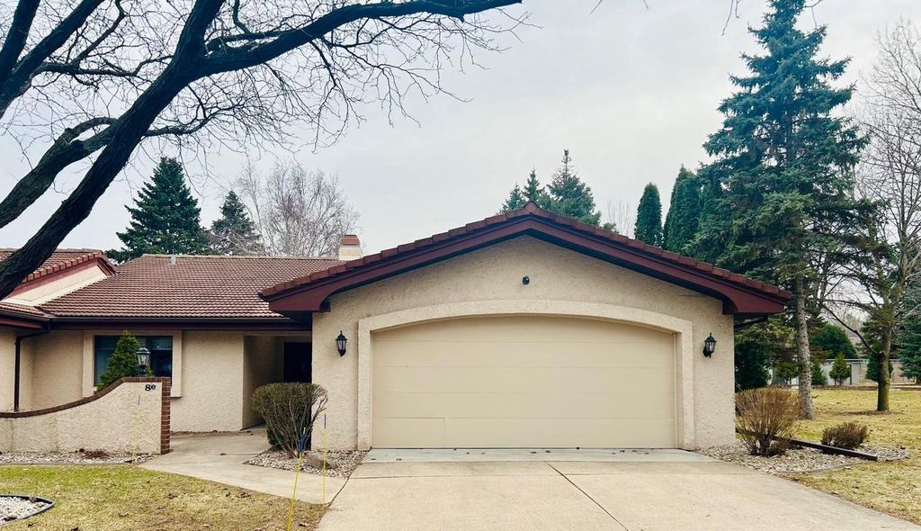 Photo of 8 Fiesta COURT #E, Appleton, WI 54911 (MLS # 50319782)