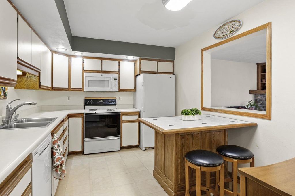 Photo of 821 N Gammon ROAD, Madison, WI 53717 (MLS # 2016940)