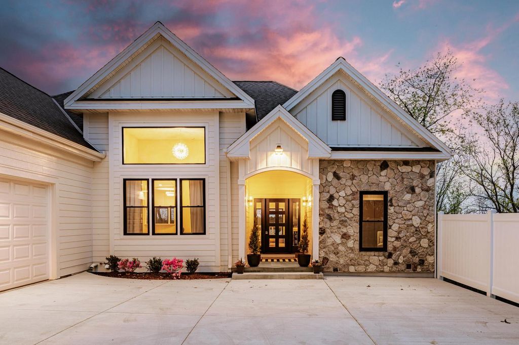 Photo of 1835 N Davies DRIVE, Summit, WI 53066 (MLS # 1960015)