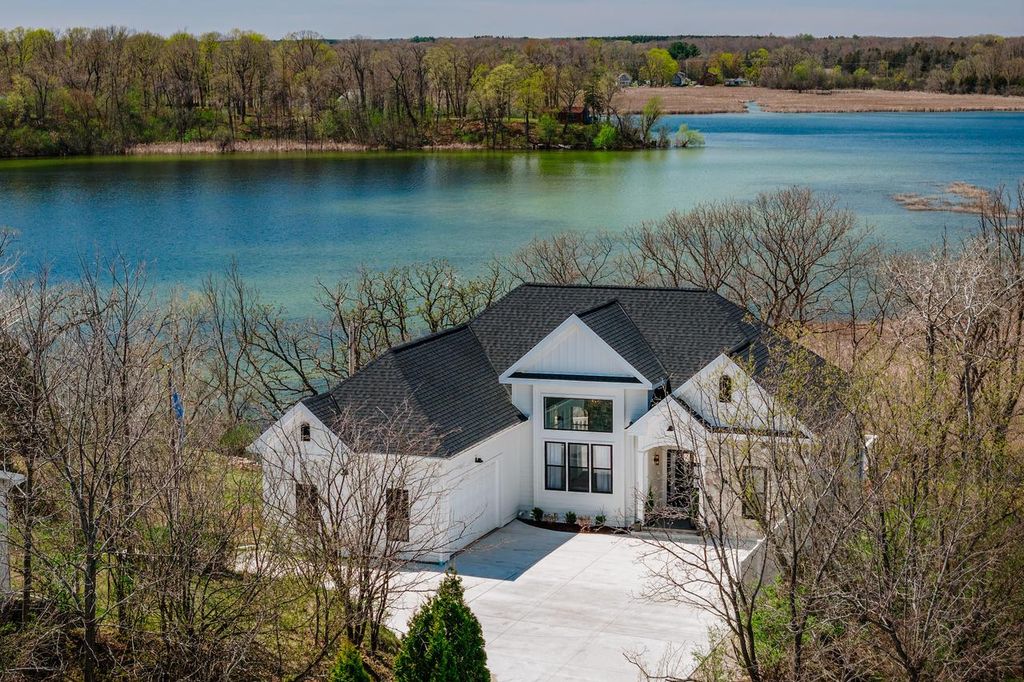 Photo of 1835 N Davies DRIVE, Summit, WI 53066 (MLS # 1960015)