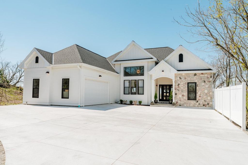Photo of 1835 N Davies DRIVE, Summit, WI 53066 (MLS # 1960015)