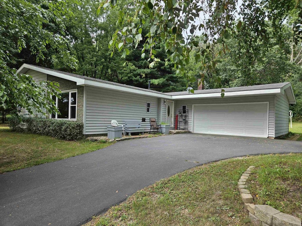 Photo of W7254 S Oak Ridge COURT, Poynette, WI 53955 (MLS # 2031872)