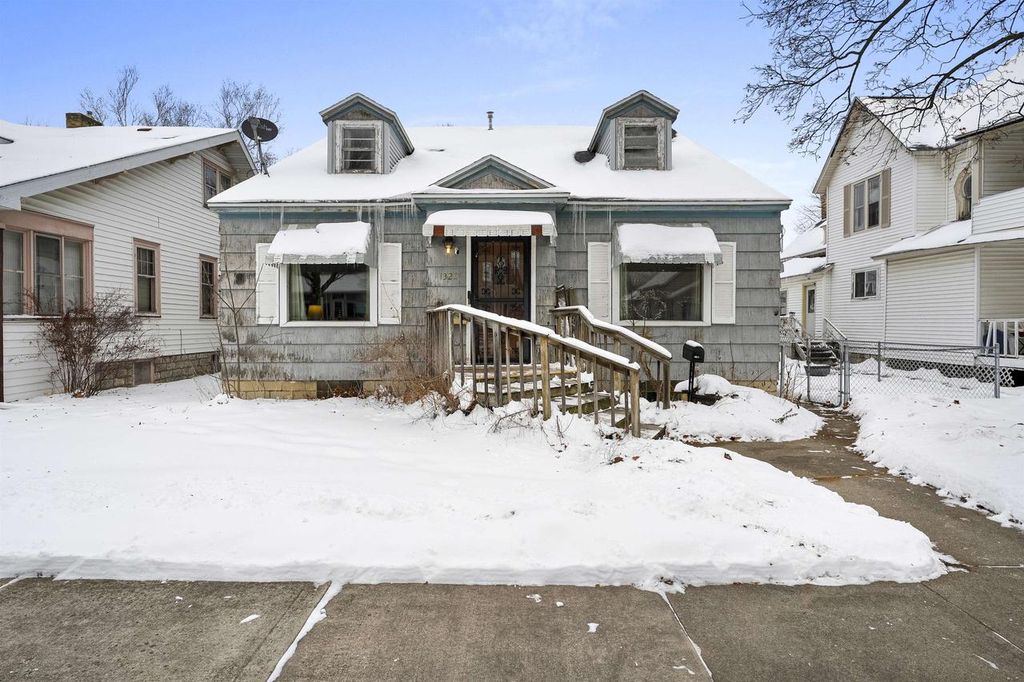 Photo of 1322 Elizabeth AVENUE, Marinette, WI 54143 (MLS # 50319177)