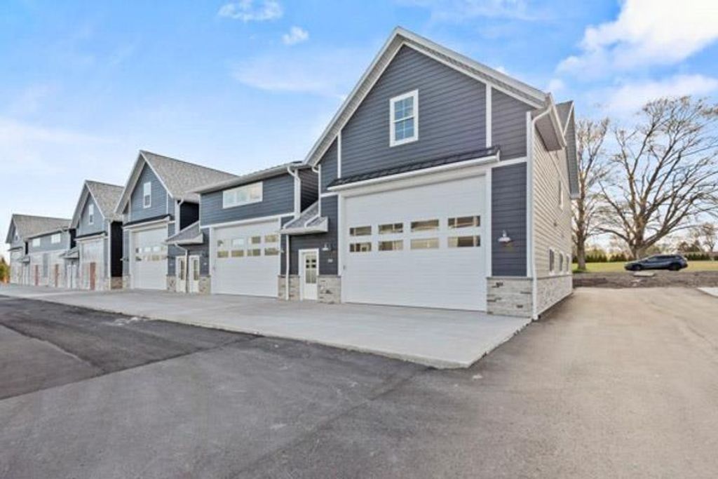 Photo of 836 S 18th AVENUE #7, Sturgeon Bay, WI 54235 (MLS # 50325831)