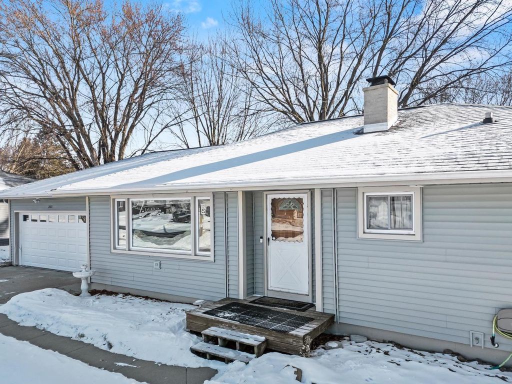 Photo of 2001 S Maple AVENUE, Marshfield, WI 54449 (MLS # 22600407)