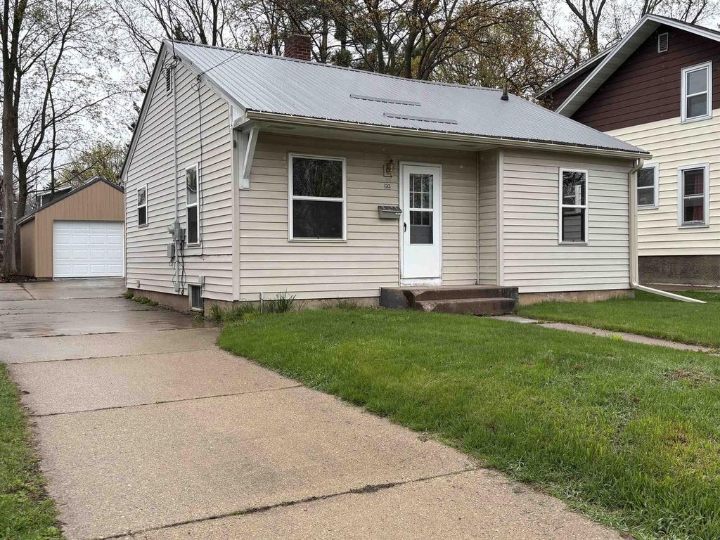 Photo of 93 Garfield AVENUE, Clintonville, WI 54929 (MLS # 50324527)